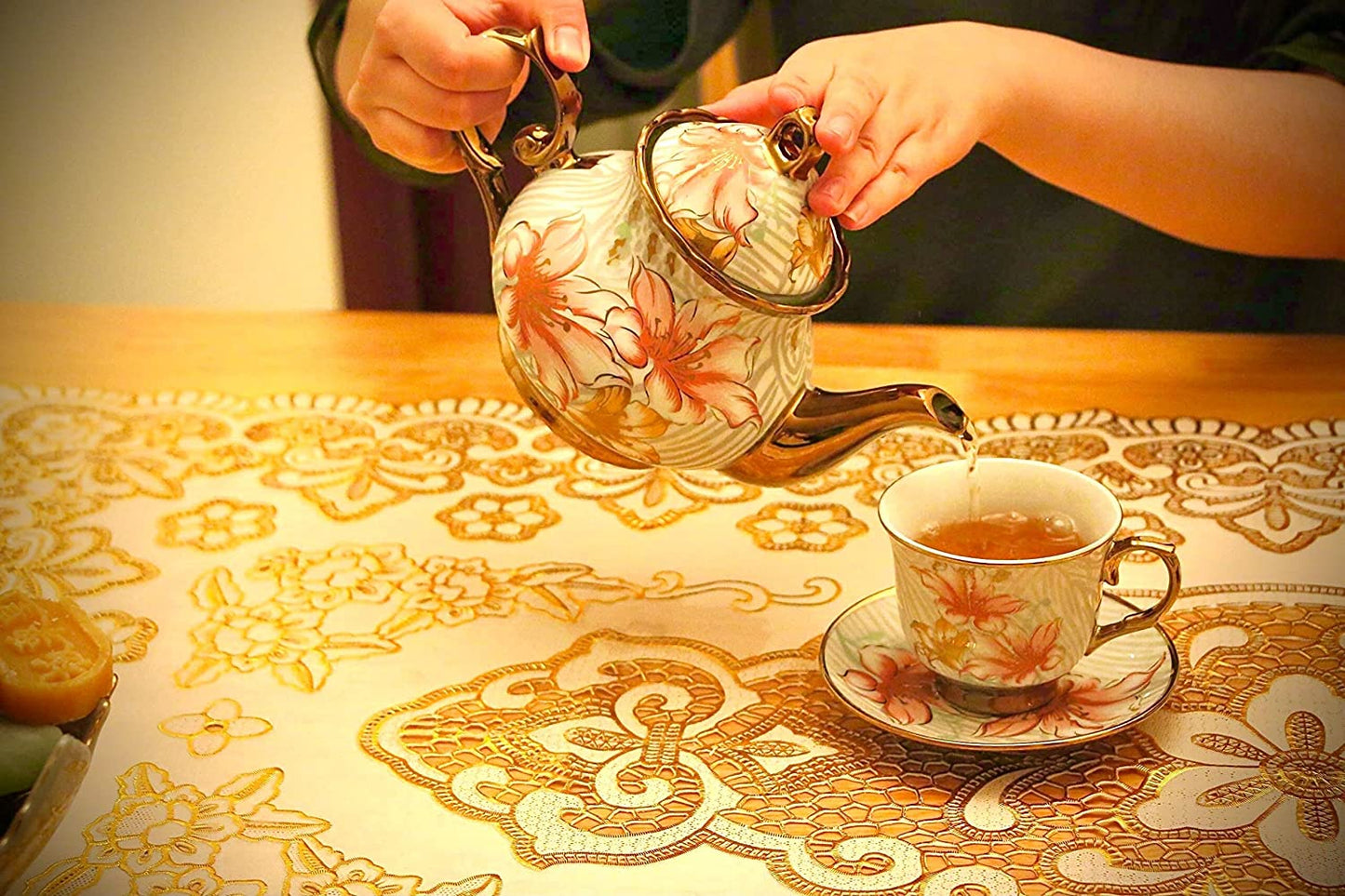 Gilded Pastel Garden 20 Pieces Porcelain Tea Set With Metal Holder